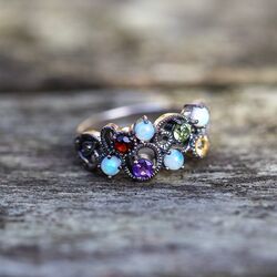 Zilveren ring met edelstenen