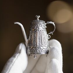 Miniatuur zilveren koffiekan zilversmid Arnoldus van Geffen rond 1730