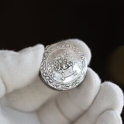 Rond zilveren doosje met een bloemenmand Duitsland occasion
