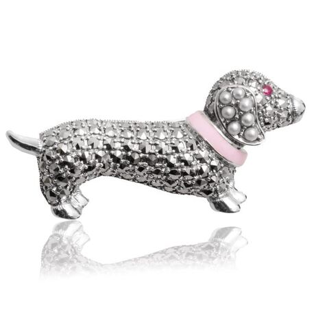 Zilveren broche tekkel robijn, markasiet, pareltjes en roze emaille