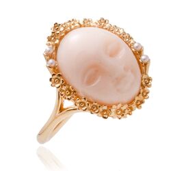 Verguld zilveren ring met camee in koraal uit de Home Collectie van Zilver.nl