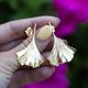 Elegante oorstekers met uitwaaierend Ginkgo bladontwerp.