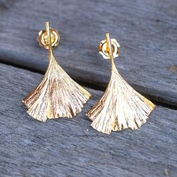 Verguld zilveren oorstekers met Ginkgo bladontwerp van Bruno da Rocha