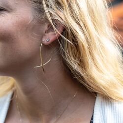 Goudkleurige zilveren doortrekoorbellen van Bastian Inverun  11881