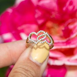 Gouden ring twee verbonden harten met briljant