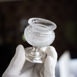 Antieke zoutvaten kristal met zilver gemaakt tussen 1826 en 1842 te Amsterdam