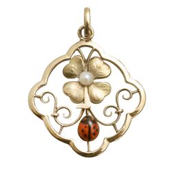 Art Nouveau gouden hangertje met een lieveheersbeestje met emaille en een klavertje vier met een pareltje