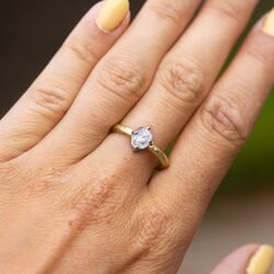 Liesbeth Busman 14 karaats geelgouden ring Icey Diamond 0.95 crt