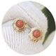 Vintage gouden oorstekers bloedkoraal in een bloemvorm