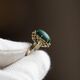 Gouden ring vintage bezet met een cabochon geslepen malachiet