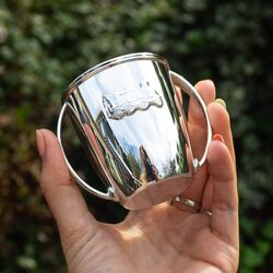 Zilveren kinderbeker trein met 2 oren direct graveerbaar door Zilver.nl