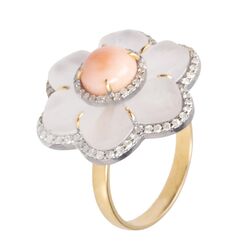 Gouden ring met een bloemvormig ornament met bergkristal vele diamanten en koraal, India gem
