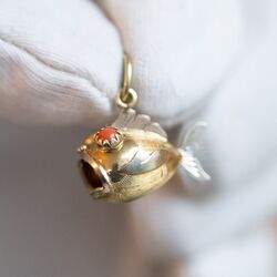 14 Karaat gouden hanger vis met bloedkoraal ogen vintage in uitstekende staat