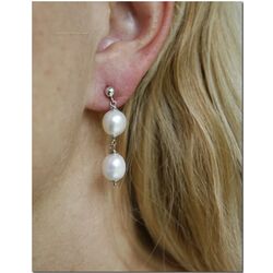 18 karaats witgouden pareloorbellen