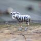 Saturno zilveren zebra met wit en zwart emaille miniatuur