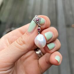 Zilver hangertje barok parel robijn markasiet