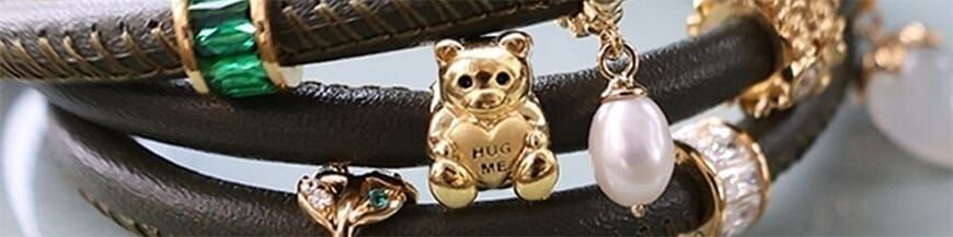 Christina Charms voor de leren armbanden