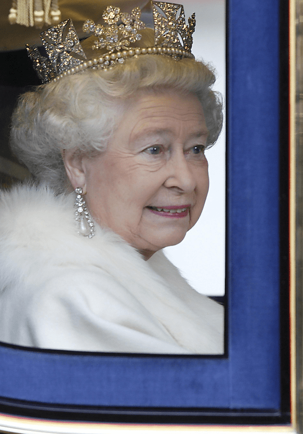 Koningin Elizabeth II met de Georg IV diadeem Kennisbank Zilver.nl AL