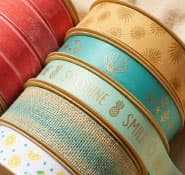 sieraden,  zilver en kraamcadeaus feestelijk verpakt